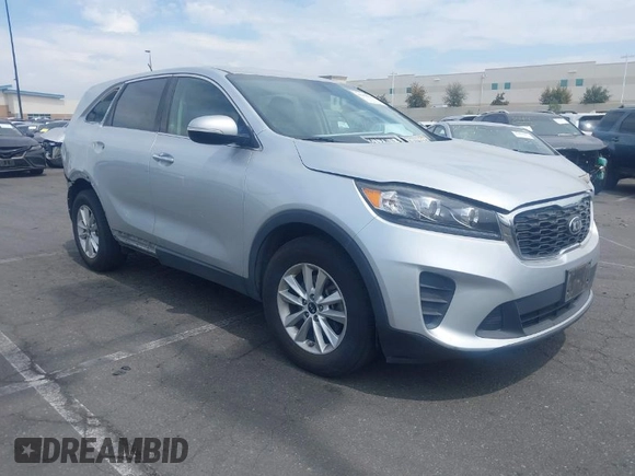 2019 Kia Sorento L with VIN 5XYPG4A30KG575383, listed as a IAAI auction lot 41958901 with 102,797 mi miles. Bid and sale history available at carsss.com. Image 1.