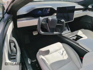 2022 Tesla Model S Plaid z VIN 5YJSA1E64NF461218, wystawiony jako Copart lot #74178794 z przebiegiem Nie podano mil oraz Szkoda całkowita • Salvage title. Historia ofert i sprzedaży dostępna na DreamBid. Obrazek 8.