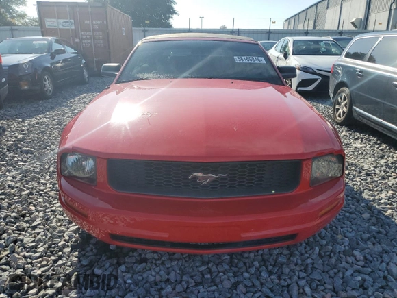 2007 Ford Mustang Deluxe z VIN 1ZVFT84N975296099, wystawiony jako Copart lot #58169845 z przebiegiem 108 251 mil mil oraz Szkoda całkowita • Salvage title. Historia ofert i sprzedaży dostępna na DreamBid. Obrazek 5.