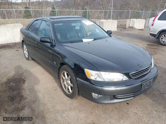 2000 Lexus ES 300 with VIN JT8BF28G4Y5099696, listed as a IAAI auction lot 41684632 with 122,664 mi miles. Bid and sale history available at carsss.com. Image 1.