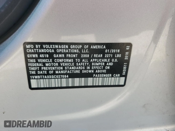 2016 Volkswagen Passat SE z VIN 1VWBT7A3XGC027584, wystawiony jako Copart lot #60822425 z przebiegiem 109 810 mil mil oraz Czysty tytuł • Clean title. Historia ofert i sprzedaży dostępna na DreamBid. Obrazek 12.