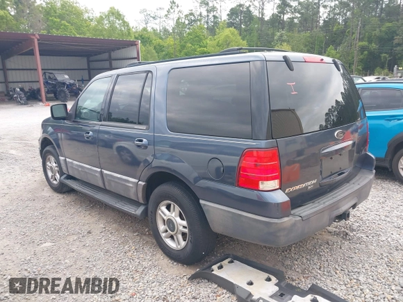 2003 Ford Expedition Special Service with VIN 1FMPU15L13LB57143, listed as a IAAI auction lot 42031718 with 516,600 mi miles. Bid and sale history available at carsss.com. Image 3.