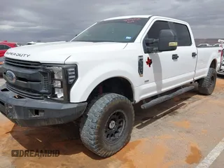 2017 Ford Super Duty F-250 SRW Lariat with VIN 1FT7W2B64HEB28332, listed as a IAAI auction lot 41956230 with 272,380 mi miles. Bid and sale history available at carsss.com. Image 2.