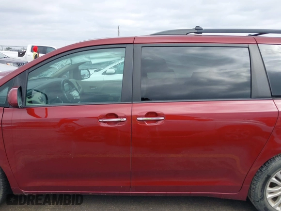 2015 Toyota Sienna XLE with VIN 5TDYK3DC0FS565597, listed as a IAAI auction lot 42062160 with 181,543 mi miles. Bid and sale history available at carsss.com. Image 15.