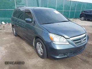 2005 Honda Odyssey EX-L with VIN 5FNRL38645B421253, listed as a IAAI auction lot 42106184 with 157,717 mi miles. Bid and sale history available at carsss.com. Image 1.