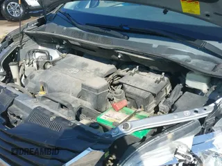 2014 Toyota Sienna LE z VIN 5TDJK3DC8ES092791, wystawiony jako IAAI lot #43256675 z przebiegiem 386 574 mil mil oraz . Historia ofert i sprzedaży dostępna na DreamBid. Obrazek 20.