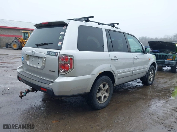 2008 Honda Pilot SE with VIN 5FNYF18388B050762, listed as a IAAI auction lot 41735234 with 184,245 mi miles. Bid and sale history available at carsss.com. Image 4.
