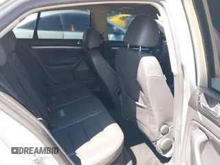 2008 Volkswagen Jetta SE z VIN 3VWRZ71K88M073886, wystawiony jako IAAI lot #42207911 z przebiegiem Nie podano mil oraz . Historia ofert i sprzedaży dostępna na DreamBid. Obrazek 8.