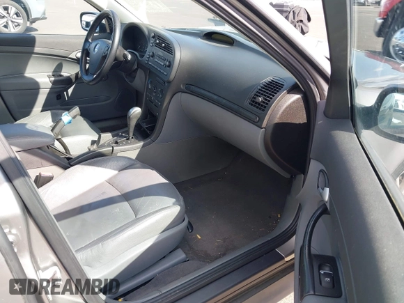 2004 Saab 9-3 z VIN YS3FB49S041036411, wystawiony jako IAAI lot #42010899 z przebiegiem 130 847 mil mil oraz . Historia ofert i sprzedaży dostępna na DreamBid. Obrazek 5.