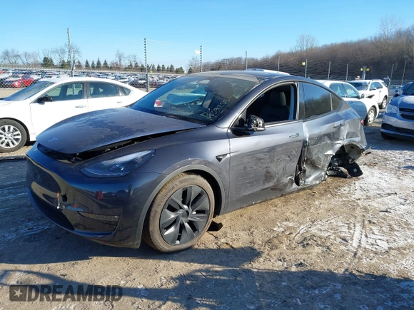 2024 Tesla Model Y Long Range with VIN 7SAYGAEE5RF201368, listed as a IAAI auction lot 41248963 with Not Provided miles and . Bid and sale history available at DreamBid. Image 18.