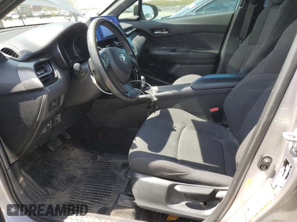 2018 Toyota C-HR XLE z VIN NMTKHMBX8JR001011, wystawiony jako Copart lot #55469265 z przebiegiem 106 938 mil mil oraz Szkoda całkowita • Salvage title. Historia ofert i sprzedaży dostępna na DreamBid. Obrazek 7.