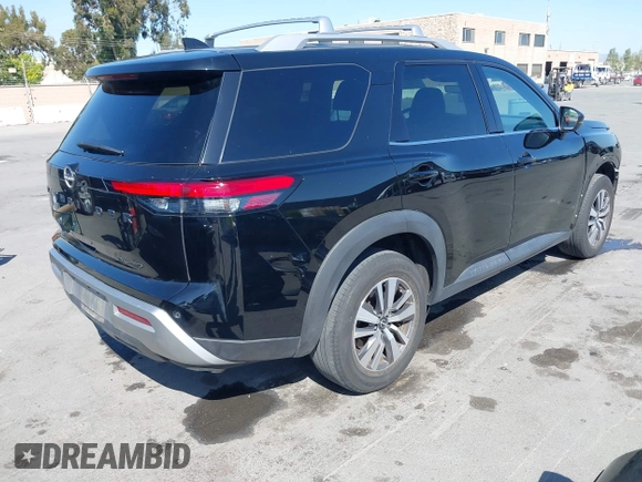 2023 Nissan Pathfinder SL z VIN 5N1DR3CC3PC225385, wystawiony jako IAAI lot #42382457 z przebiegiem 37 738 mil mil oraz . Historia ofert i sprzedaży dostępna na DreamBid. Obrazek 4.