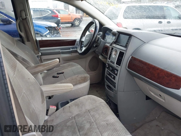 2010 Chrysler Town & Country Touring with VIN 2A4RR5D18AR151604, listed as a IAAI auction lot 42208309 with 207,886 mi miles and . Bid and sale history available at DreamBid. Image 5.