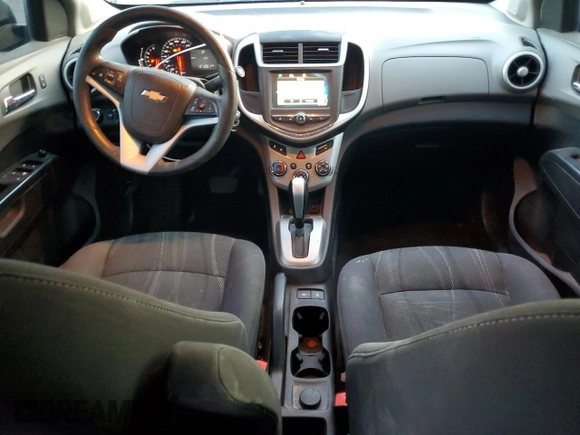 2017 Chevrolet Sonic LT z VIN 1G1JD5SG3H4123658, wystawiony jako Copart lot #89312635 z przebiegiem 121 061 mil mil oraz Szkoda całkowita • Salvage title. Historia ofert i sprzedaży dostępna na DreamBid. Obrazek 8.