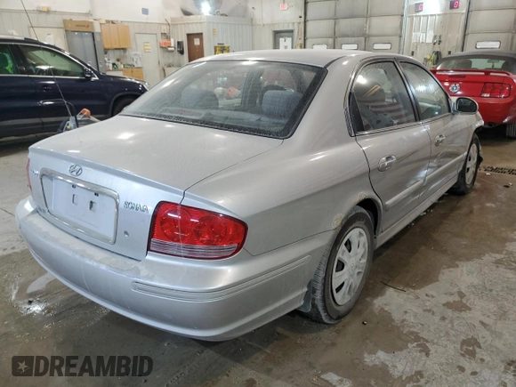 2005 Hyundai Sonata GL with VIN KMHWF25H05A169449, listed as a Copart auction lot 40015383 with 171,927 mi miles and Non Repairable. Bid and sale history available at carsss.com. Image 4.