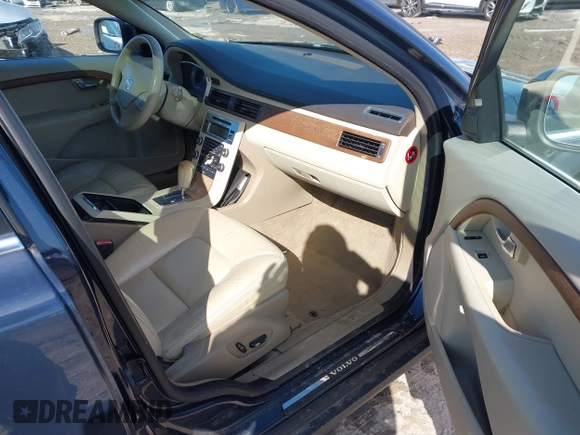 2010 Volvo XC70 3.2L with VIN YV4960BZ5A1078719, listed as a IAAI auction lot 41697871 with 115,608 mi miles and . Bid and sale history available at DreamBid. Image 5.