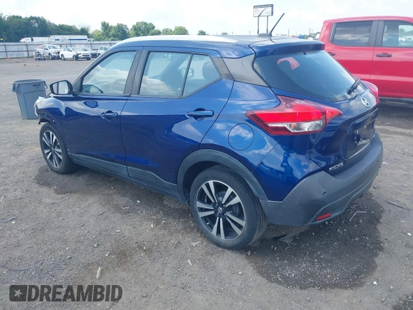 2020 Nissan Kicks SV z VIN 3N1CP5CV4LL504929, wystawiony jako IAAI lot #42420985 z przebiegiem 80 918 mil mil oraz . Historia ofert i sprzedaży dostępna na DreamBid. Obrazek 3.