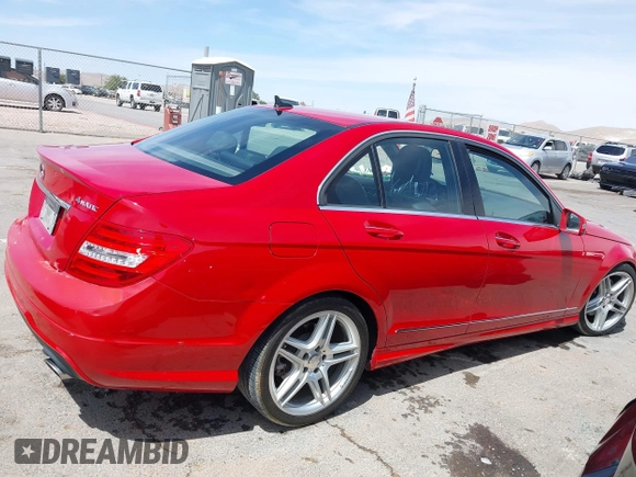 2013 Mercedes-Benz C 300 Sport с VIN WDDGF8AB8DR284402, выставлен на аукционе IAAI как лот 42291028 с пробегом Не указан миль и . История ставок и продаж доступна на DreamBid. Изображение 14.