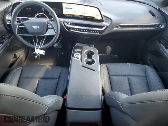 2024 Cadillac LYRIQ Sport z VIN 1GYKPTRL9RZ122152, wystawiony jako Copart lot #44753205 z przebiegiem 8844 mil mil oraz Szkody całkowita. Historia ofert i sprzedaży dostępna na DreamBid. Obrazek 8.