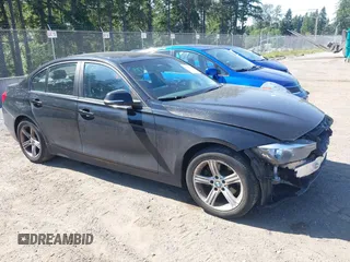 2015 BMW 3 Series 328i xDrive z VIN WBA3B5C52FF962217, wystawiony jako IAAI lot #42381116 z przebiegiem 72 777 mil mil oraz . Historia ofert i sprzedaży dostępna na DreamBid. Obrazek 1.