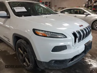 2017 Jeep Cherokee Latitude z VIN 1C4PJMCB5HW509073, wystawiony jako IAAI lot #41563435 z przebiegiem 108 737 mil mil oraz . Historia ofert i sprzedaży dostępna na DreamBid. Obrazek 20.