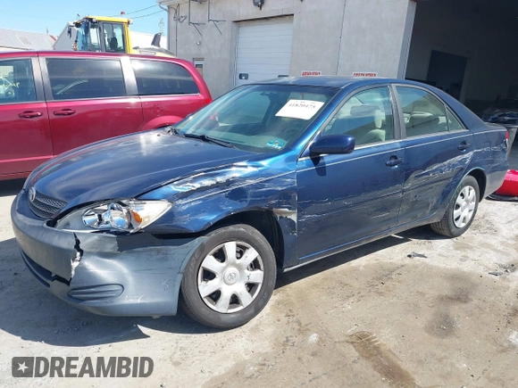 2002 Toyota Camry LE z VIN JTDBE32KX20111362, wystawiony jako IAAI lot #41820475 z przebiegiem 270 091 mil mil oraz . Historia ofert i sprzedaży dostępna na DreamBid. Obrazek 2.