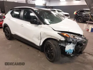 2024 Nissan Kicks SV z VIN 3N1CP5CV9RL536445, wystawiony jako IAAI lot #40770901 z przebiegiem 26 mil mil oraz . Historia ofert i sprzedaży dostępna na DreamBid. Obrazek 1.