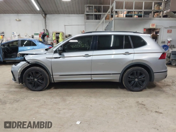 2022 Volkswagen Tiguan SE R-Line Black с VIN 3VV8B7AX8NM044884, выставлен на аукционе IAAI как лот 42331323 с пробегом 45 945 миль миль и . История ставок и продаж доступна на DreamBid. Изображение 14.