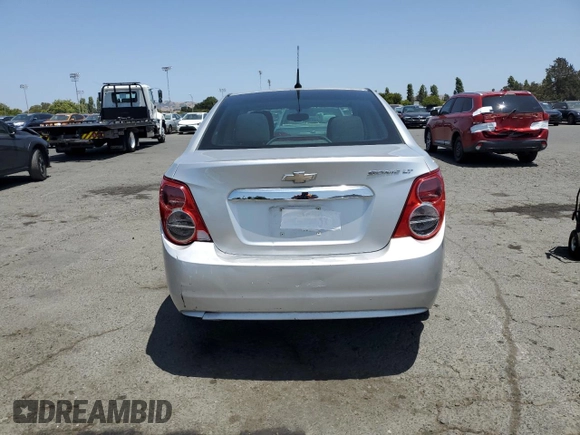 2014 Chevrolet Sonic LT z VIN 1G1JC5SH9E4199067, wystawiony jako Copart lot #61065235 z przebiegiem Nie podano mil oraz Szkoda całkowita • Salvage title. Historia ofert i sprzedaży dostępna na DreamBid. Obrazek 6.