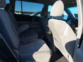 2013 Toyota Highlander with VIN 5TDBK3EH9DS214328, listed as a IAAI auction lot 41352457 with 283,474 mi miles. Bid and sale history available at carsss.com. Image 8.