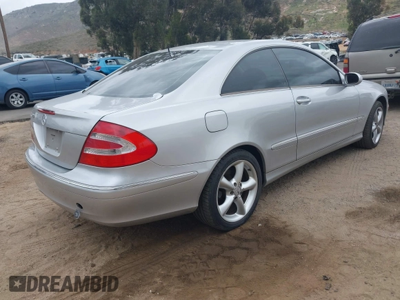 2005 Mercedes-Benz CLK 320 with VIN WDBTJ65J25F133005, listed as a IAAI auction lot 42052519 with 158,186 mi miles and . Bid and sale history available at DreamBid. Image 4.