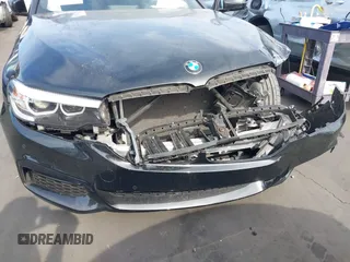 2018 BMW 5 Series 540i z VIN WBAJE5C5XJWA97667, wystawiony jako IAAI lot #41481362 z przebiegiem Nie podano mil oraz . Historia ofert i sprzedaży dostępna na DreamBid. Obrazek 19.