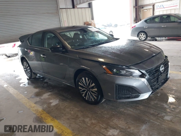 2025 Nissan Altima SV with VIN 1N4BL4DW2SN351266, listed as a IAAI auction lot 41869361 with 8,698 mi miles and . Bid and sale history available at DreamBid. Image 1.