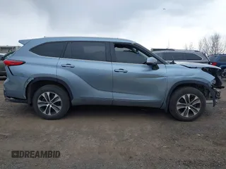 2022 Toyota Highlander XLE with VIN 5TDHZRBH6NS193727, listed as a IAAI auction lot 41841889 with 60,830 mi miles and . Bid and sale history available at DreamBid. Image 13.
