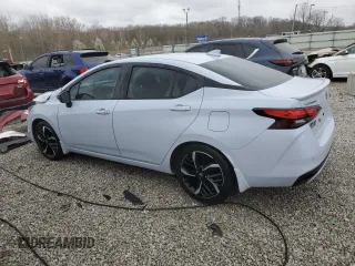2024 Nissan Versa SR z VIN 3N1CN8FVXRL821142, wystawiony jako Copart lot #49579195 z przebiegiem 24 459 mil mil oraz Szkoda całkowita • Salvage title. Historia ofert i sprzedaży dostępna na DreamBid. Obrazek 2.