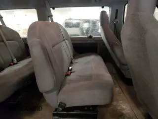 2014 Ford Econoline Passenger XL z VIN 1FBSS3BL1EDA50437, wystawiony jako Copart lot #48759795 z przebiegiem 538 501 mil mil oraz Nie do naprawy. Historia ofert i sprzedaży dostępna na DreamBid. Obrazek 11.