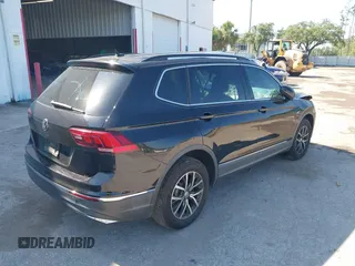 2020 Volkswagen Tiguan SE z VIN 3VV3B7AX7LM035567, wystawiony jako IAAI lot #42316223 z przebiegiem 64 730 mil mil oraz . Historia ofert i sprzedaży dostępna na DreamBid. Obrazek 4.