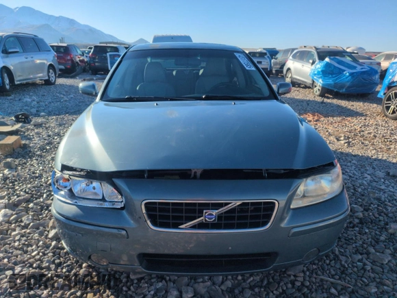 2005 Volvo S60 with VIN YV1RS592652436053, listed as a Copart auction lot 43177585 with 155,537 mi miles and Salvage Title. Bid and sale history available at carsss.com. Image 5.