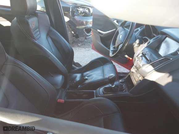 2015 Ford Focus ST with VIN 1FADP3L98FL238958, listed as a IAAI auction lot 41307187 with 162,927 mi miles. Bid and sale history available at carsss.com. Image 5.