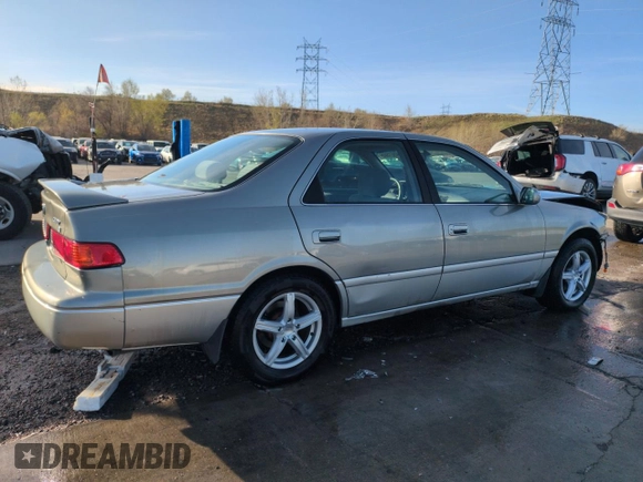 2001 Toyota Camry LE z VIN JT2BF22K810291438, wystawiony jako Copart lot #54261565 z przebiegiem 174 101 mil mil oraz Szkoda całkowita • Salvage title. Historia ofert i sprzedaży dostępna na DreamBid. Obrazek 3.