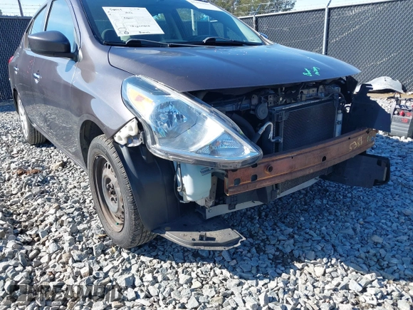 2015 Nissan Versa SV with VIN 3N1CN7AP6FL827678, listed as a IAAI auction lot 41422007 with 164,141 mi miles. Bid and sale history available at carsss.com. Image 14.