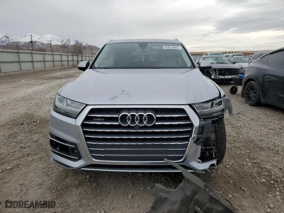 2017 Audi Q7 Prestige with VIN WA1VABF7XHD030530, listed as a Copart auction lot 43613665 with 0 miles and Salvage Title. Bid and sale history available at carsss.com. Image 5.