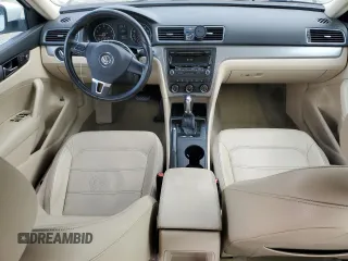 2014 Volkswagen Passat Wolfsburg Edition z VIN 1VWAT7A3XEC021986, wystawiony jako Copart lot #48819995 z przebiegiem 125 699 mil mil oraz Szkoda całkowita • Salvage title. Historia ofert i sprzedaży dostępna na DreamBid. Obrazek 8.