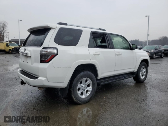 2022 Toyota 4Runner SR5 with VIN JTEMU5JR4N6063067, listed as a Copart auction lot 43328195 with 62,285 mi miles and Clean title. Bid and sale history available at DreamBid. Image 3.