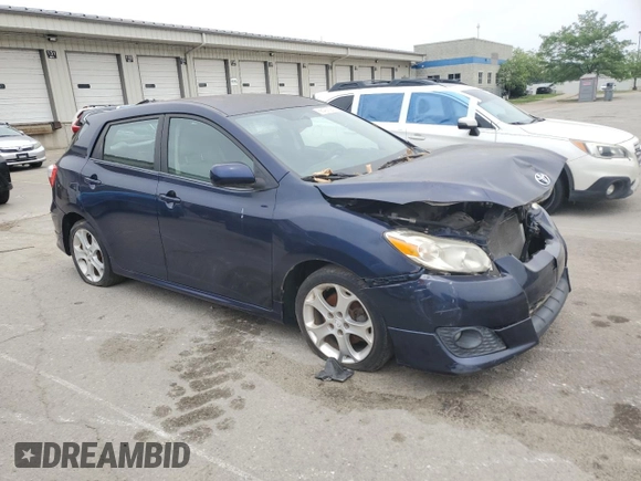 2009 Toyota Matrix S z VIN 2T1KE40E79C021413, wystawiony jako Copart lot #58497695 z przebiegiem 233 391 mil mil oraz Nie do naprawy • Non repairable. Historia ofert i sprzedaży dostępna na DreamBid. Obrazek 4.