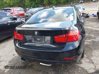 2013 BMW 3 Series 328i xDrive с VIN WBA3B5C55DF592295, выставлен на аукционе IAAI как лот 42231213 с пробегом 131 473 миль миль и . История ставок и продаж доступна на DreamBid. Изображение 16.