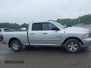 2010 Dodge 1500 SLT z VIN 1D7RV1GP2AS159888, wystawiony jako IAAI lot #42522234 z przebiegiem 218 774 mil mil oraz . Historia ofert i sprzedaży dostępna na DreamBid. Obrazek 13.