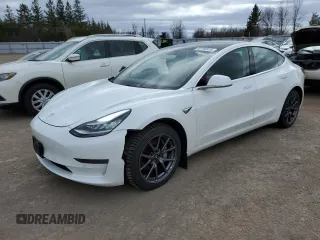 2019 Tesla Model 3 Mid Range z VIN 5YJ3E1EA9KF464589, wystawiony jako Copart lot #52153915 z przebiegiem 76 406 mil mil oraz Tytuł czysty. Historia ofert i sprzedaży dostępna na DreamBid. Obrazek 1.