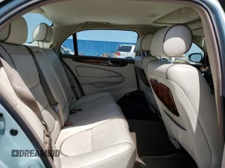 2005 Jaguar XJ Vanden Plas z VIN SAJWA82CX5SG35644, wystawiony jako Copart lot #49029245 z przebiegiem 88 771 mil mil oraz Szkoda całkowita • Salvage title. Historia ofert i sprzedaży dostępna na DreamBid. Obrazek 10.