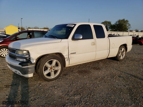 2001 Chevrolet Silverado 1500 LS with VIN 2GCEC19V111161934, listed as a Copart auction lot 50040535 with 243,694 mi miles and Salvage Title. Bid and sale history available at carsss.com. Image 1.